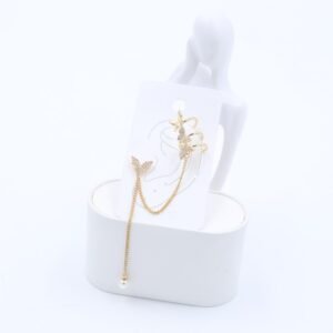 حلق ذهبي مع زركون فضي بتصميم فراشات