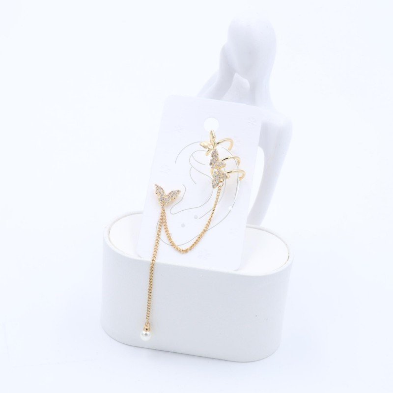 حلق ذهبي مع زركون فضي بتصميم فراشات