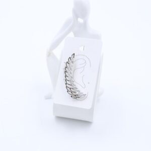 حلق فضي مع زركون بتصميم جناح