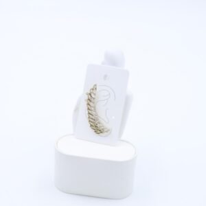 حلق فضي مع زركون بتصميم جناح