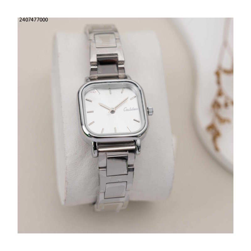 ساعة نسائية مربعة اللون فضي من ماركة FJ مع كفالة سنتين ضد تغير اللون