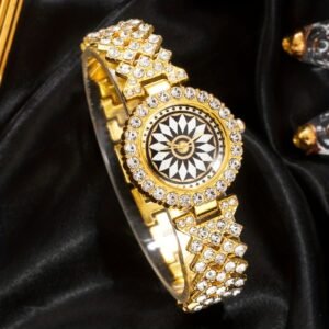 ساعة يد أنيقة للصبايا مرصعة بالسترس اللامع لون ذهبي