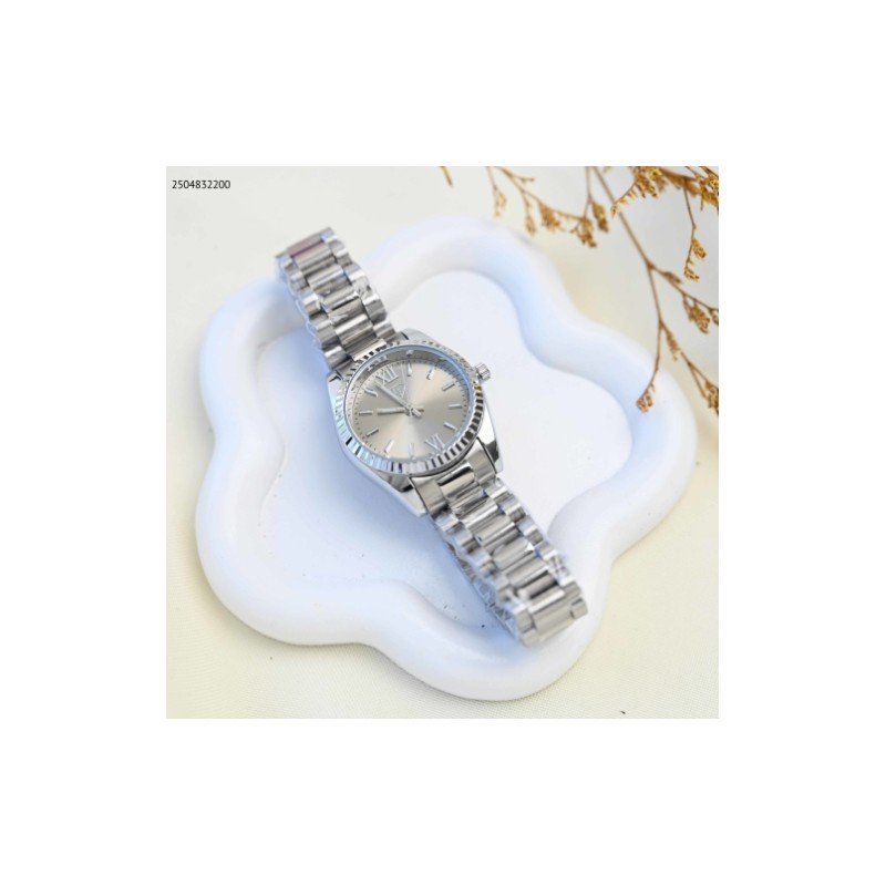 ساعة يد نسائية أنيقة اللون فضي من ماركة FJ مع كفالة سنتين ضد تغير اللون