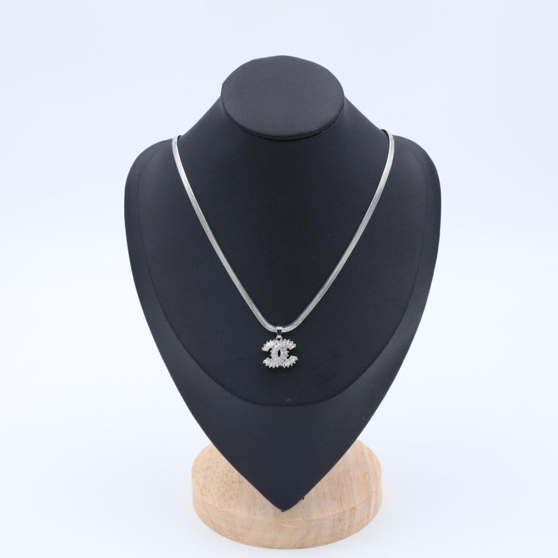 سلسال فضي عريض مع احجار زركون فضي