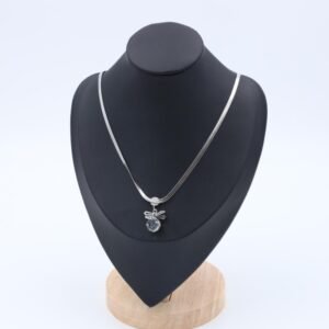 سلسال فضي عريض مع حجر زركون بتصميم دائري