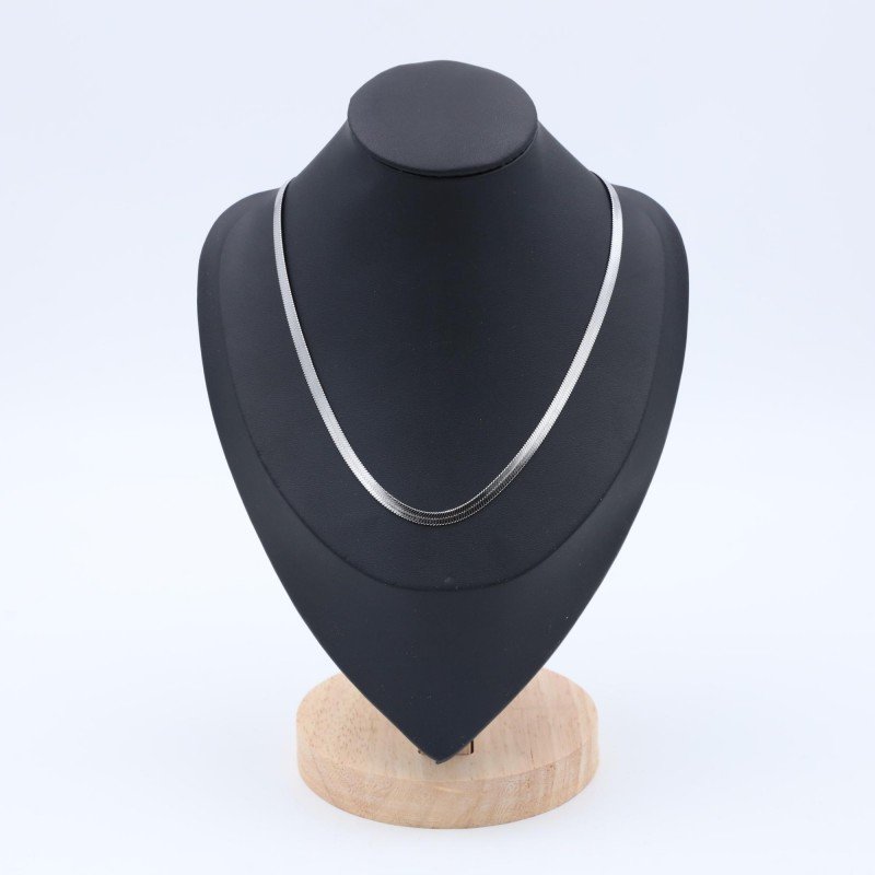 سلسال فضي عريض