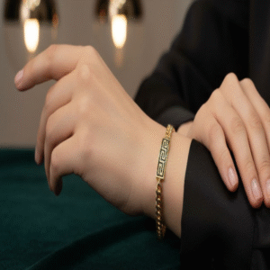 سوار ستانلس أنيق للصبايا بتصميم فخم لون ذهبي