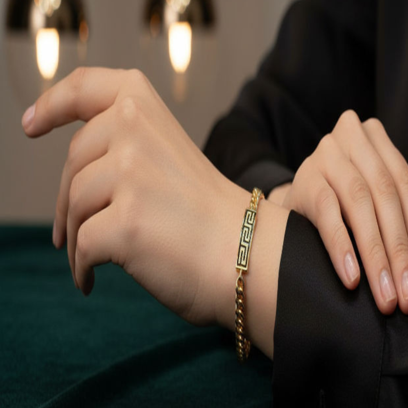 سوار ستانلس أنيق للصبايا بتصميم فخم لون ذهبي