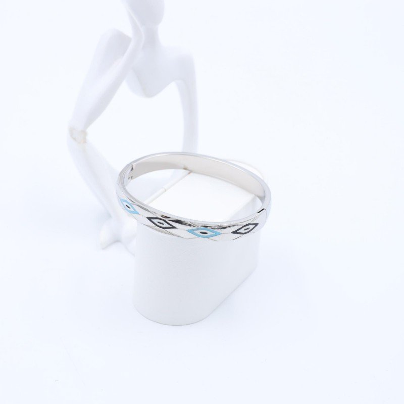 سوار عريض لون فضي بنقوش أزرق