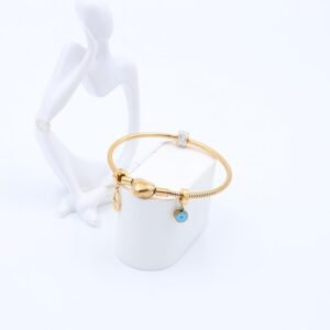 سوار لون ذهبي مع تفاصيل قلب وعين وكف