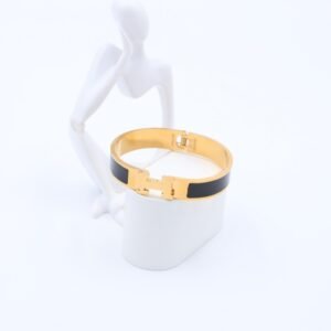 سوار لون ذهبي وأسود