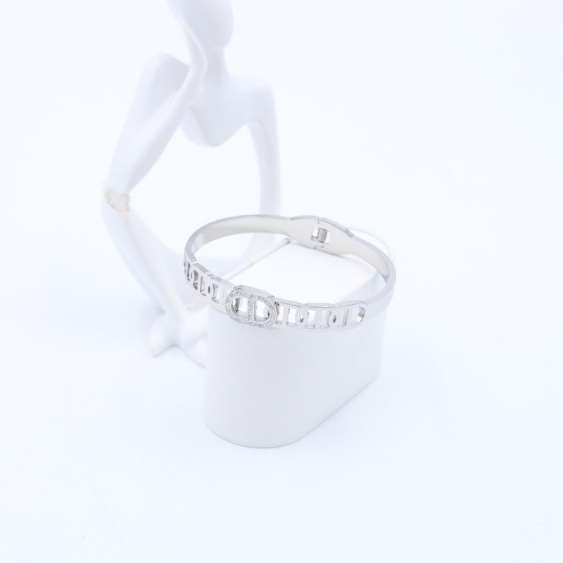 سوار لون فضي