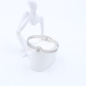 سوار لون فضي بتصميم دائره