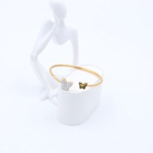 سوار مفتوح لون ذهبي تصميم فراشات زركون فضي