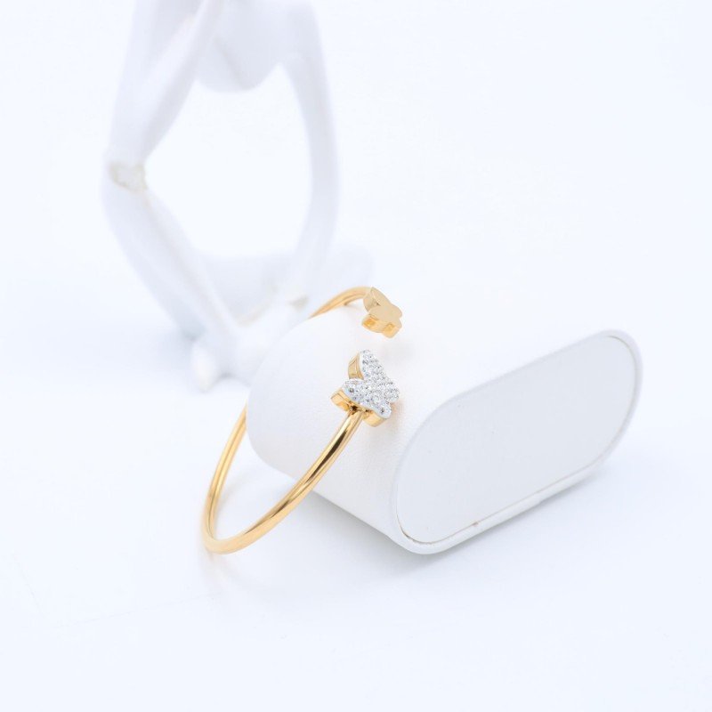 سوار مفتوح لون ذهبي تصميم فراشات