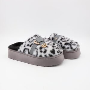 شبشب شتوي للنساء لون سكني و أسود