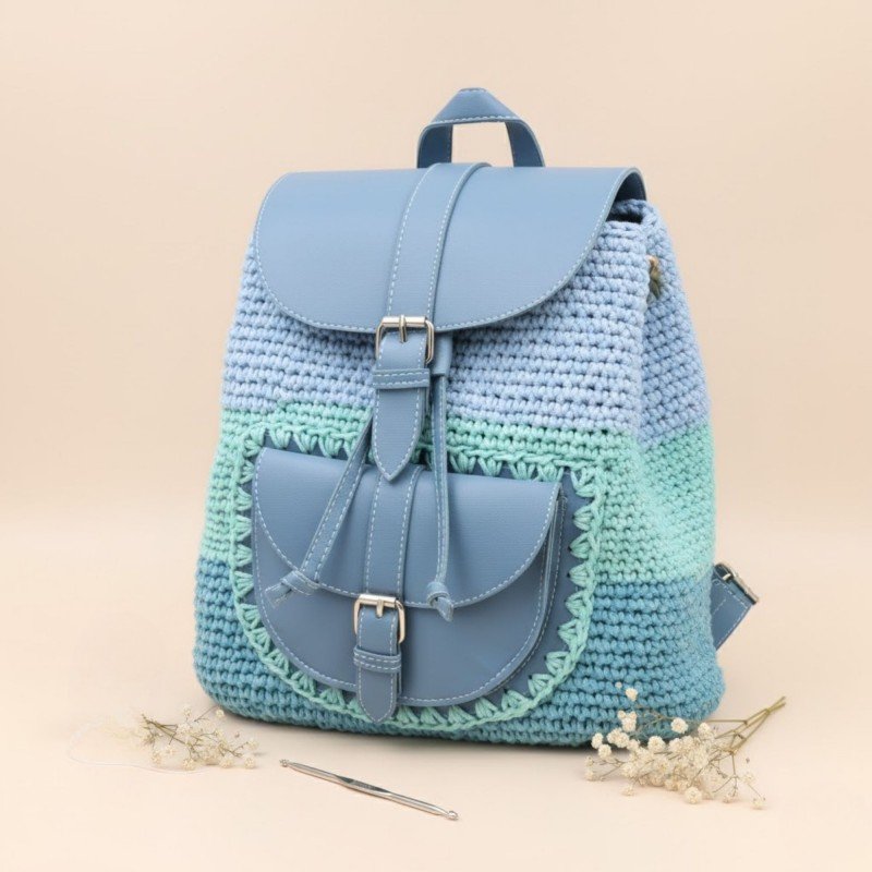 شنطة ظهر مع يد وجيبة جلد لون أزرق- نكشة فن