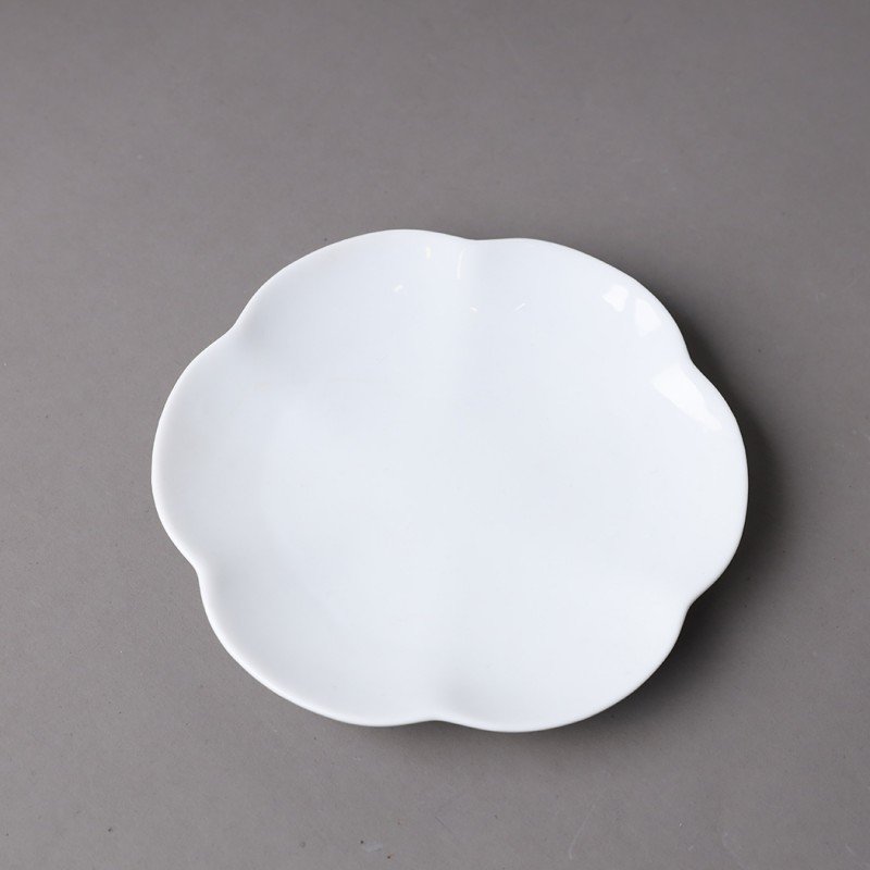 صحن بورسلان بتصميم دائري قطر 14 سم لون أبيض