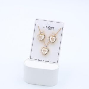 طقم حلق كرستال بتصميم قلب مع سلسال بتصميم قلب لون ذهبي