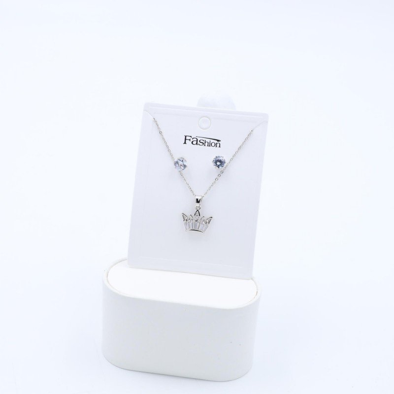 طقم حلق كرستال فضي مع سلسال بتصميم تاج