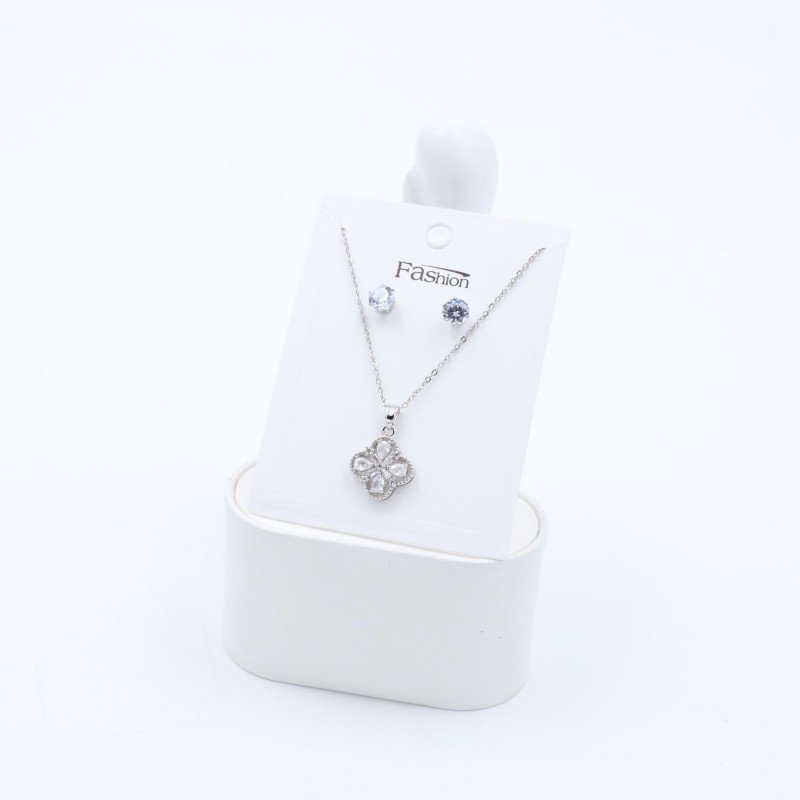 طقم حلق كرستال فضي مع سلسال بتصميم وردة