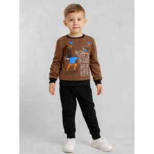 طقم قطعتين بلوزة وبنطلون ولادي لون بني وأسود