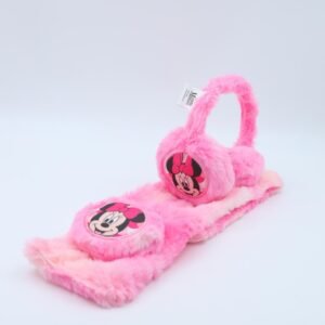 طوق للأذن مع لفحة لون زهري