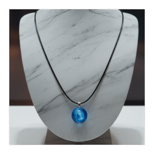 قلادة الفضاء المميزة مع قلادة جلد لون أسود