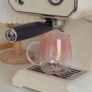 مج شفاف بداخله قلب لون زهري