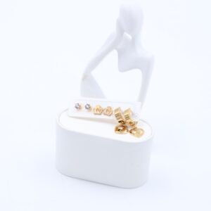 مجموعة مكونة من 3 حلوق شكل دائري وتاج وقلب لون ذهبي