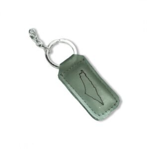 مدالية أنيقة بشكل خارطة فلسطين مصنوعة من الجلد الطبيعي لون زيتي