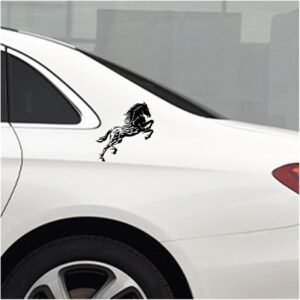 ملصق عاكس بتصميم حصان للسيارة والدراجة يلتصق بسهولة وسهل الإزالة دون أي بقايا لون أسود