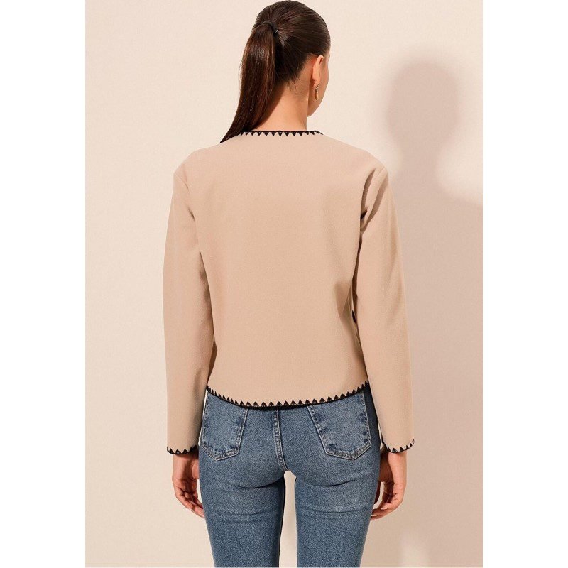 جاكيت ستاتي لون بيج نقشة أسود من الجوانب