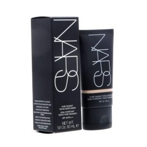 NARS Pure Radiant Tinted Moisturizer Broad Spectrum SPF 30 Terre Neuve 50 واقي شمس مع فاونديشن