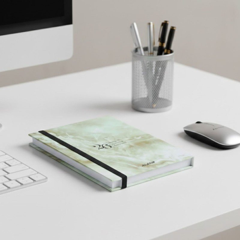 أجندة 2026 من أديب بتصميم مموج لون أخضر فاتح مقاس 12*17 سم