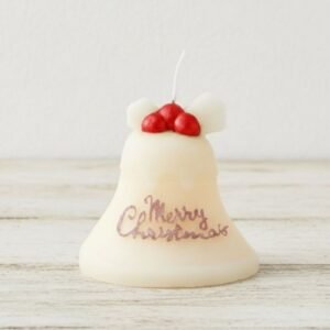 شمعة كريسماس معطرة على شكل جرس لون أبيض و أحمر و شبرة فضي