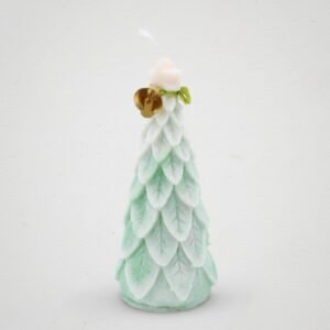 شمعة كريسماس معطرة على شكل شجرة حجم وسط لون أخضر مع شبرة أخضر وجرس ذهبي