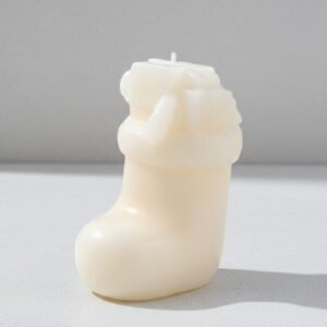 شمعة كريسماس معطرة لون أبيض مع شبرة أحمر