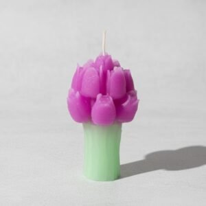 شمعة معطرة على شكل وردة لون بنفسجي مع شبرة فضي حجم صغير