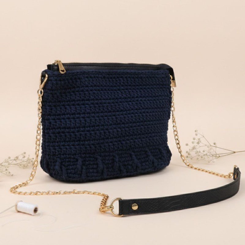 شنطة كروشية مع يد سلسلة لون كحلي - نكشة فن