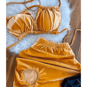 طقم لانجري مخمل صدرية مع تنوره للنساء لون كموني