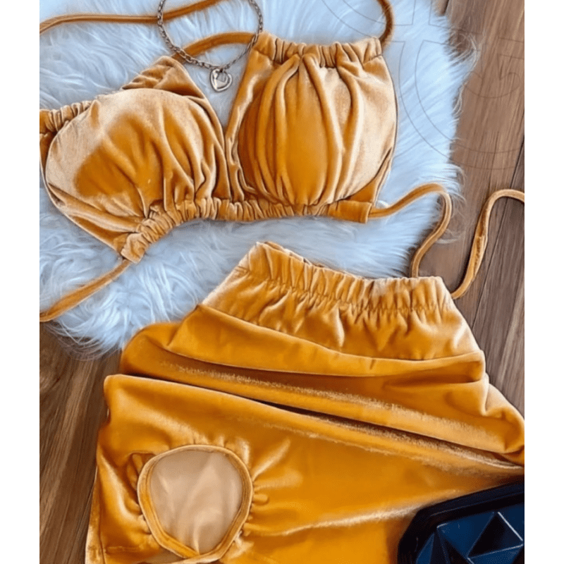 طقم لانجري مخمل صدرية مع تنوره للنساء لون كموني