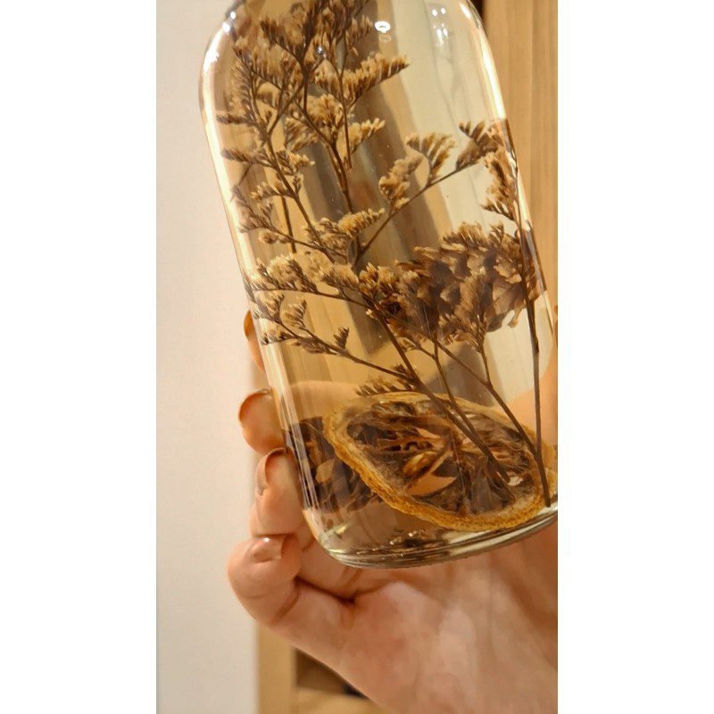 معطر عيدان 250 مل برائحة الحمضيات من 22 بيرفيوم مع أزهار مجففة ومكوّنات عطرية داخلية