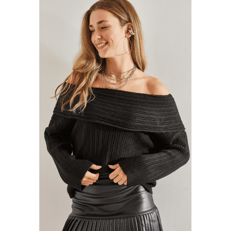 بلوزة ستاتي اوف شولدر لون أسود