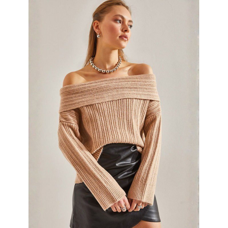 بلوزة ستاتي اوف شولدر لون بيج