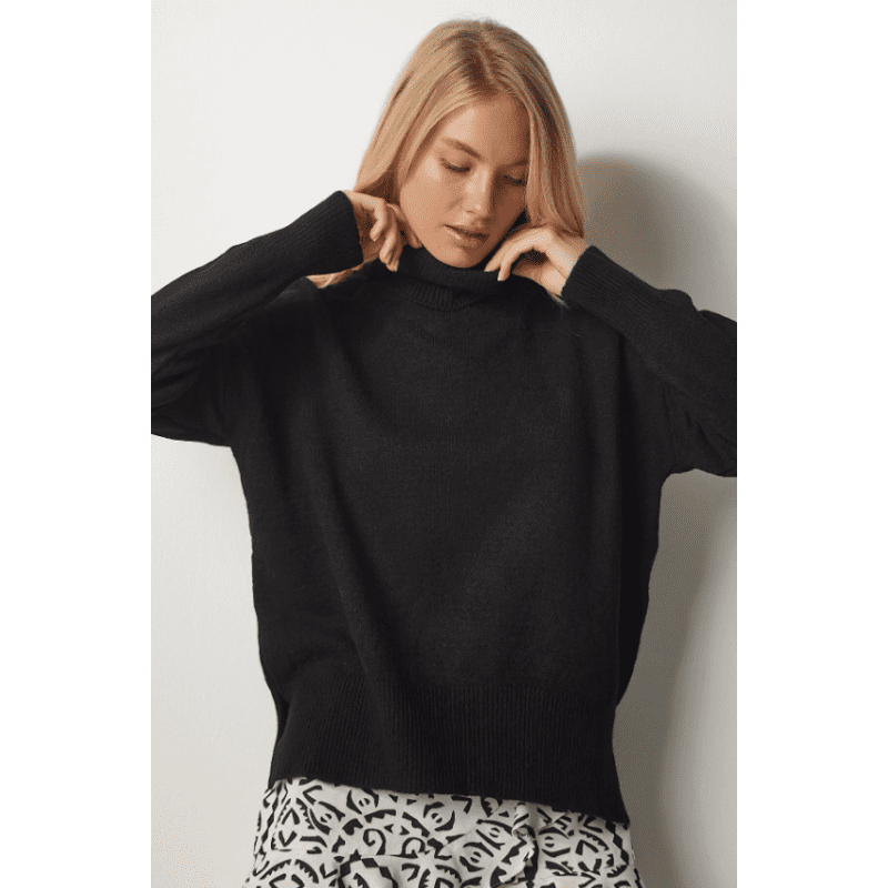 بلوزة ستاتي شتوي قبة عالية لون أسود