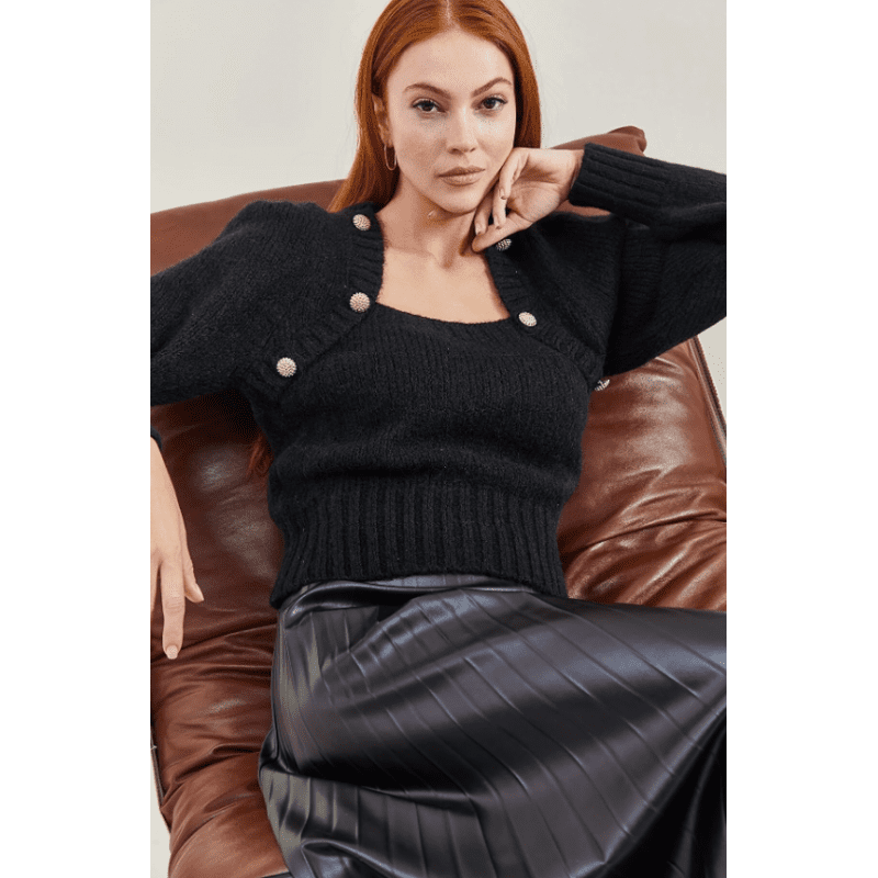 بلوزة ستاتي شتوي لون أسود مع أزرار على الأكتاف