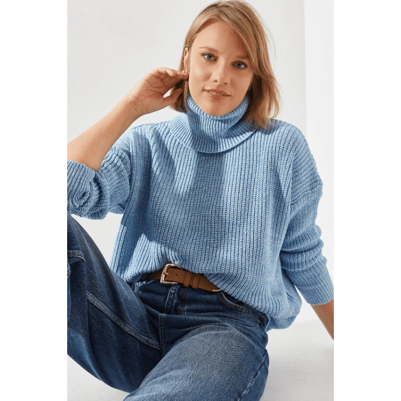بلوزة ستاتي صوف لون أزرق قبة عالية