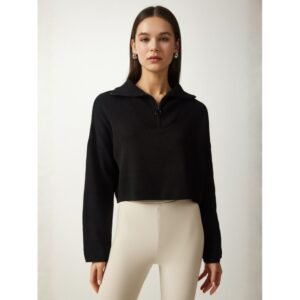 بلوزة ستاتي قصيرة لون أسود