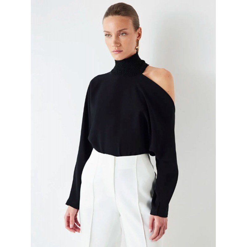 بلوزة ستاتي لون أسود